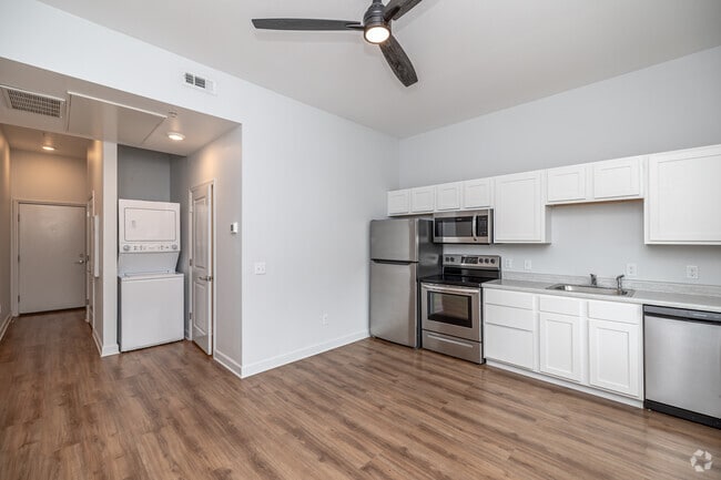1BR, 1BA - 454SF - Kitchen/Living Room