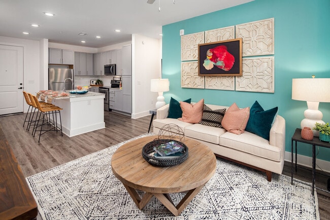 2BR, 2BA - 1170SF