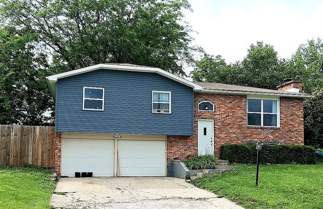 Building Photo - 1623 S El Chaparral Ave