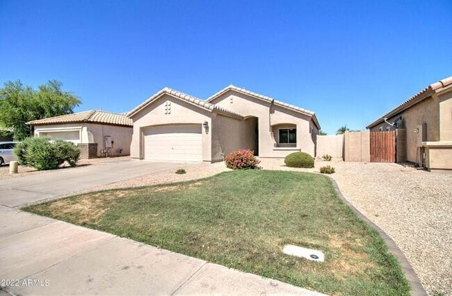 Building Photo - Beautiful 3BD/2BA home on Greenfield Lakes Golf Course featuring a private pool, den, upgraded fi...