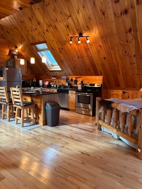 25 Thompson Rd