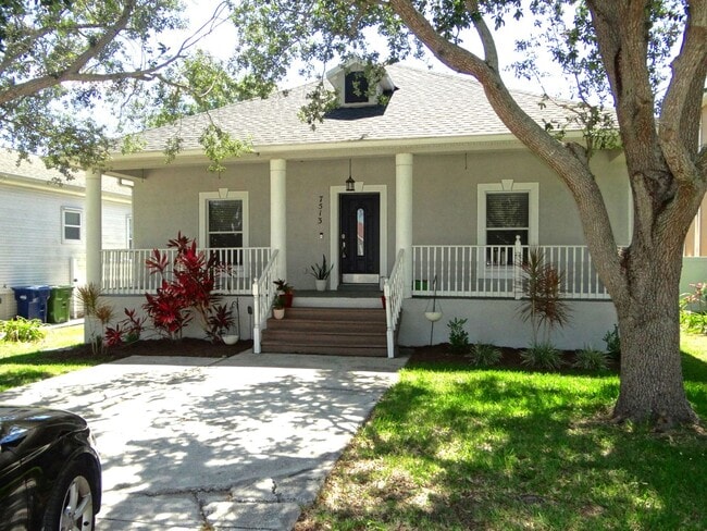 Building Photo - Charming 3/2 home in Port Tampa