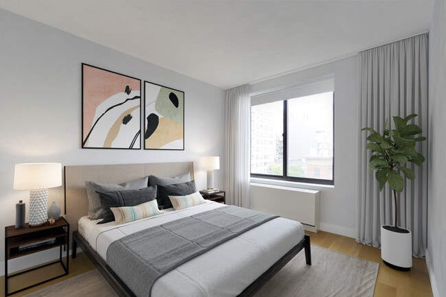 101 E 10th St