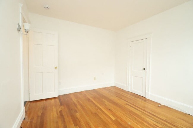 98 Woodside Ave
