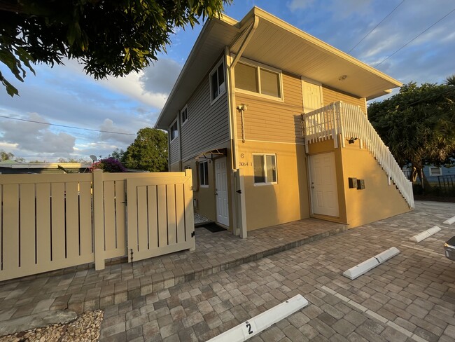 3064 Lake Ave Unit 1