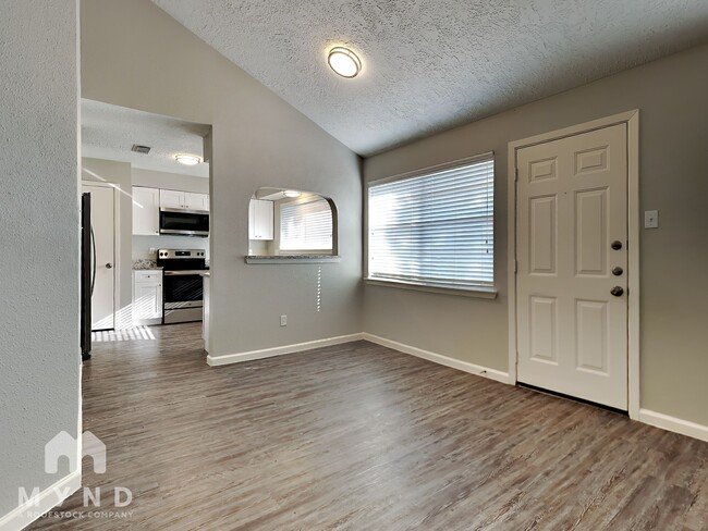 Photo - 11923 Medicine Bow Cir