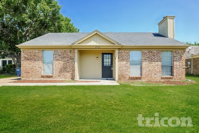 Photo - 3913 Big Leaf Ln