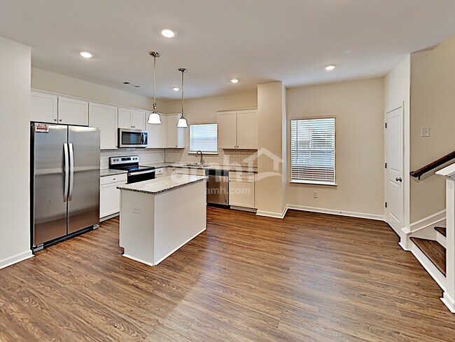 Photo - 148 Landsdown Xing