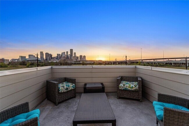 Building Photo - 308 Jensen Dr