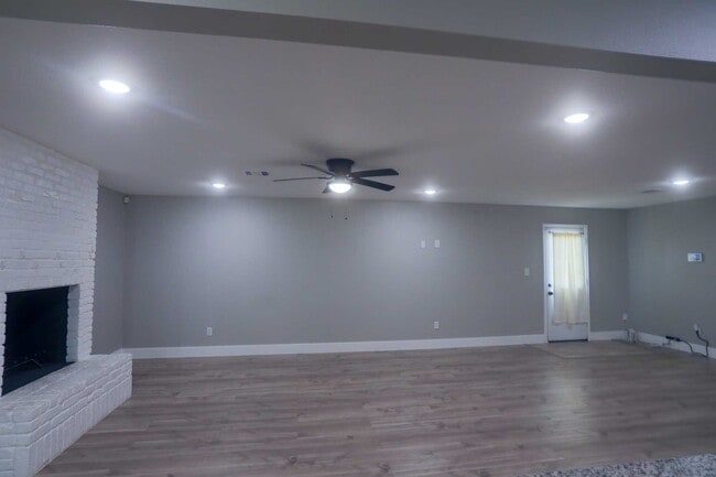 Photo - 6703 Winfield Rd
