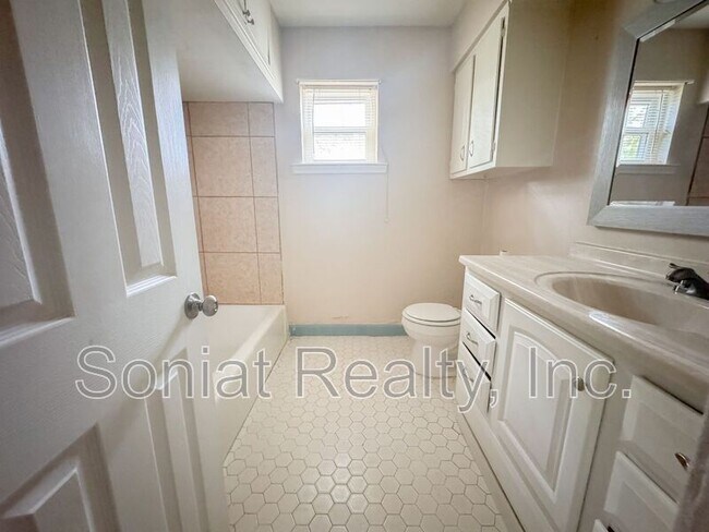 Photo - 423 S Murat St Unit Apartment A