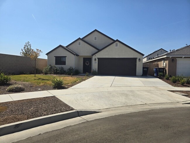 Building Photo - 3 BR 2 BA Available Now Rental