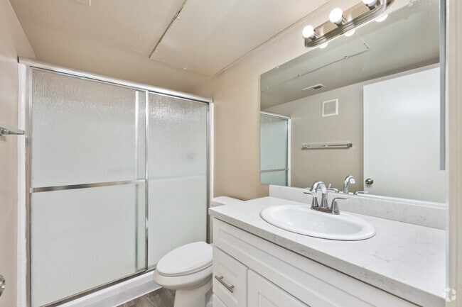 2BR, 2BA, 1008SF - Bedroom