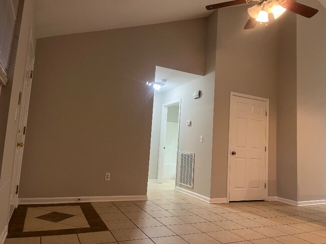 Photo - 138 Cambridge Dr