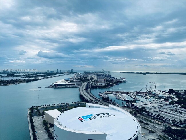 Building Photo - 888 Biscayne Blvd Unit 3001 Rental