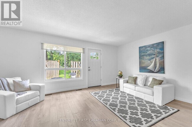 Photo - 166 Southdale Rd W