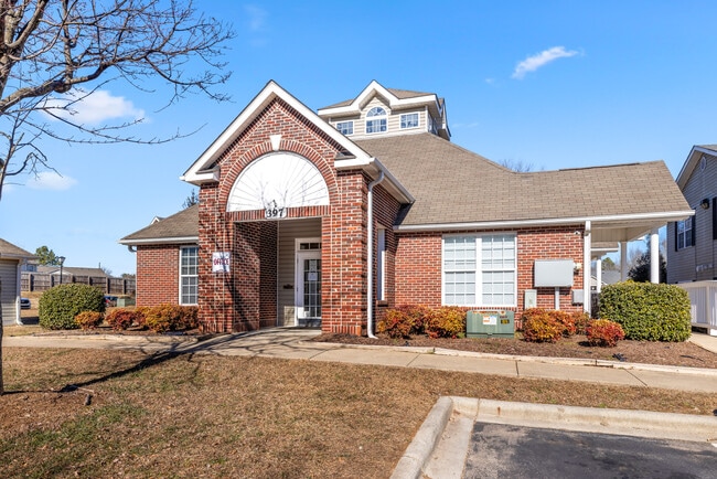 Photo - Washington Square Apartments