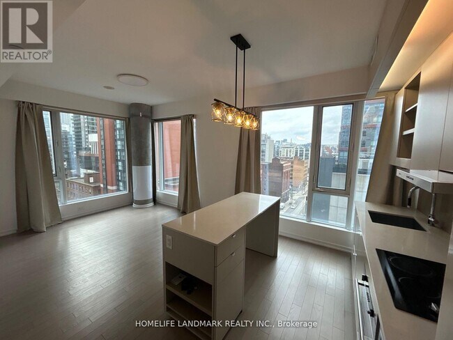 Photo - 101 Peter St Unit 812