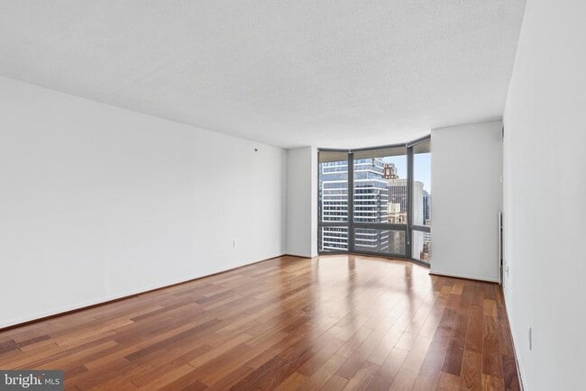 Building Photo - 2020 Walnut St Unit 29D