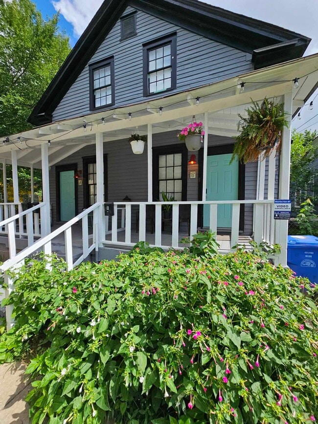 Building Photo - 607 Gaskill St SE Unit A Rental