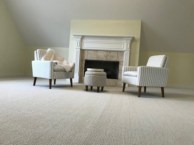 Photo - 111 Galway Lake S