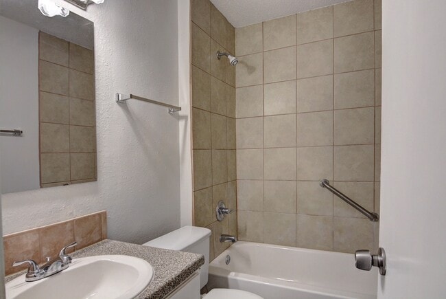 Photo - 410 Vista W Ct