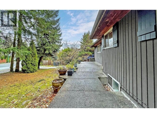 Photo - Upper floor-768 COMO LAKE AVENUE