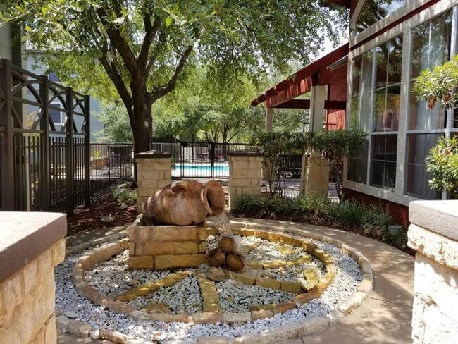 Photo - 7631 US-290 Unit d1