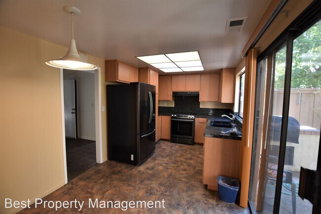 Photo - 3 br, 2.5 bath House - 230 Northcreek Cir