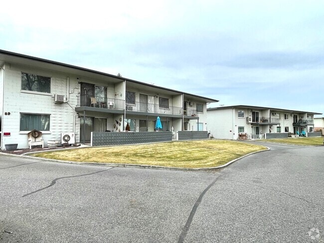 Building Photo - Peaceful 55+ Living | 2 Bed, 1 Bath Apartm... Rental