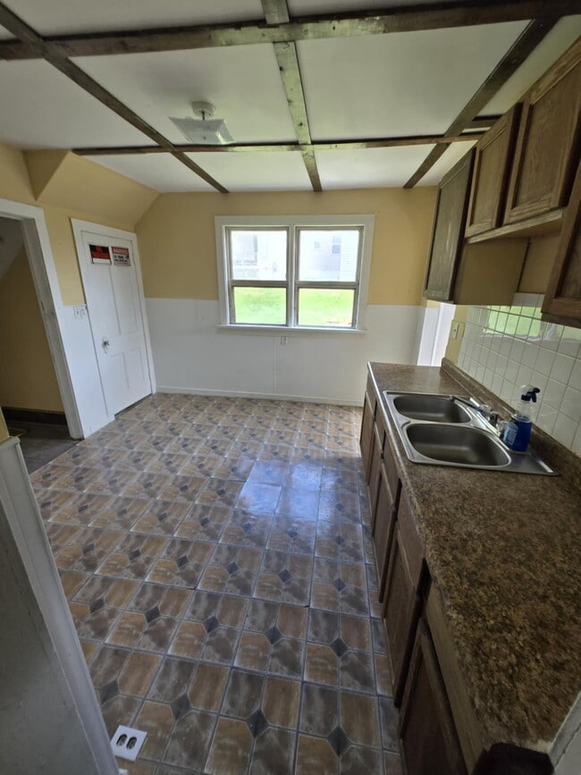 Photo - 402 Holly St