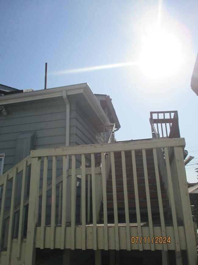 Cute 2 Bed 1 Bath Duplex in Puyallup Townhome Townhome Rental in Puyallup WA