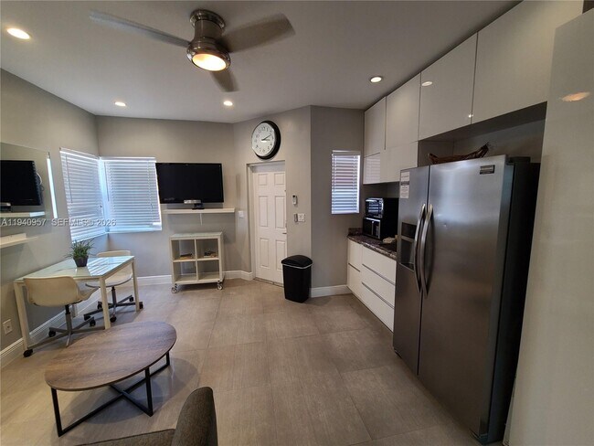 Photo - 321 Hayes St Unit 1-8