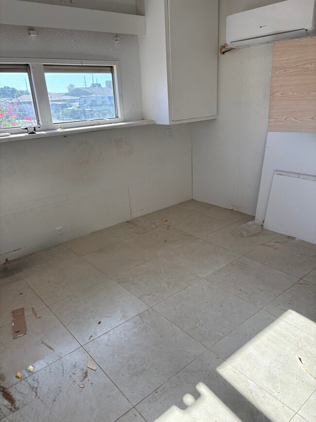 Photo - 1022 N Main Dr