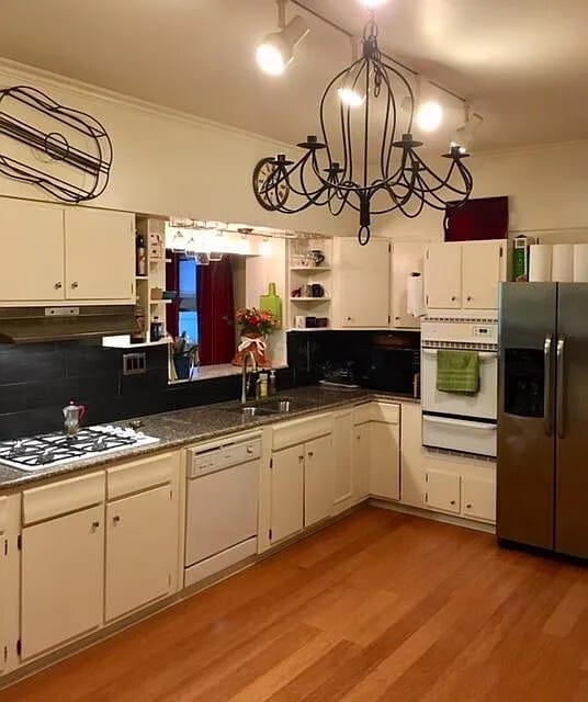 Gourmet kitchen - 1026 Paradrome St Unit 1