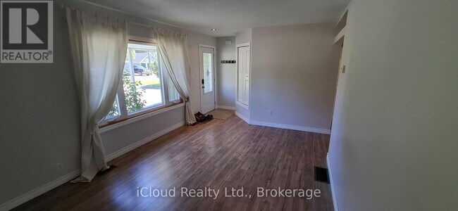 Photo - 481 24th St W
