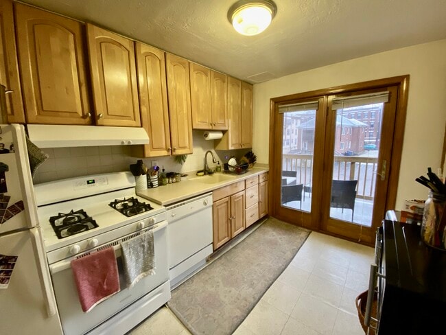 Photo - 1722 Commonwealth Ave Unidad 5