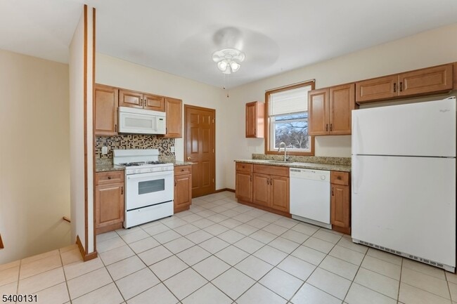 Photo - 49 Spruce St