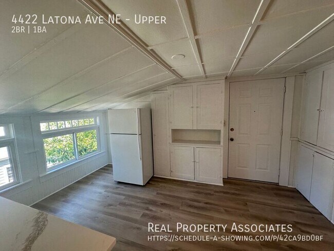 Photo - 4422 Latona Ave NE Unidad Upper