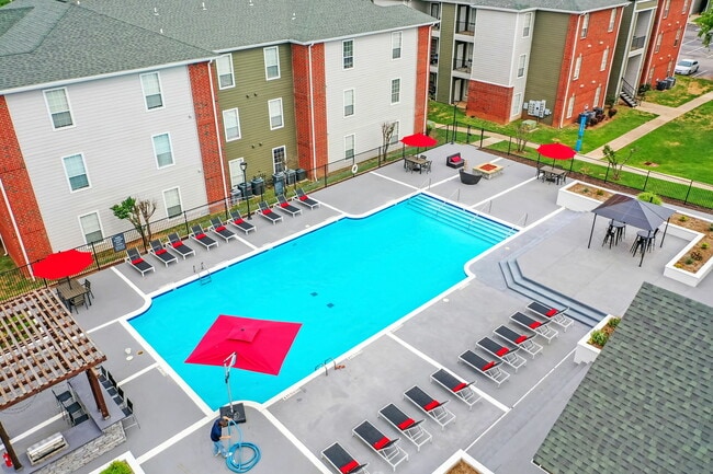 Resort Style Pool - The 2900 Rental