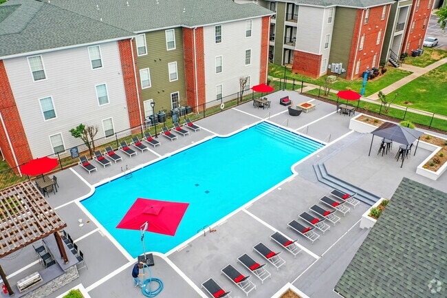 Resort Style Pool - The 2900 Rental