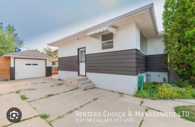 Photo - Pet Friendly Suite with Fenced Yard + Driveway Parking