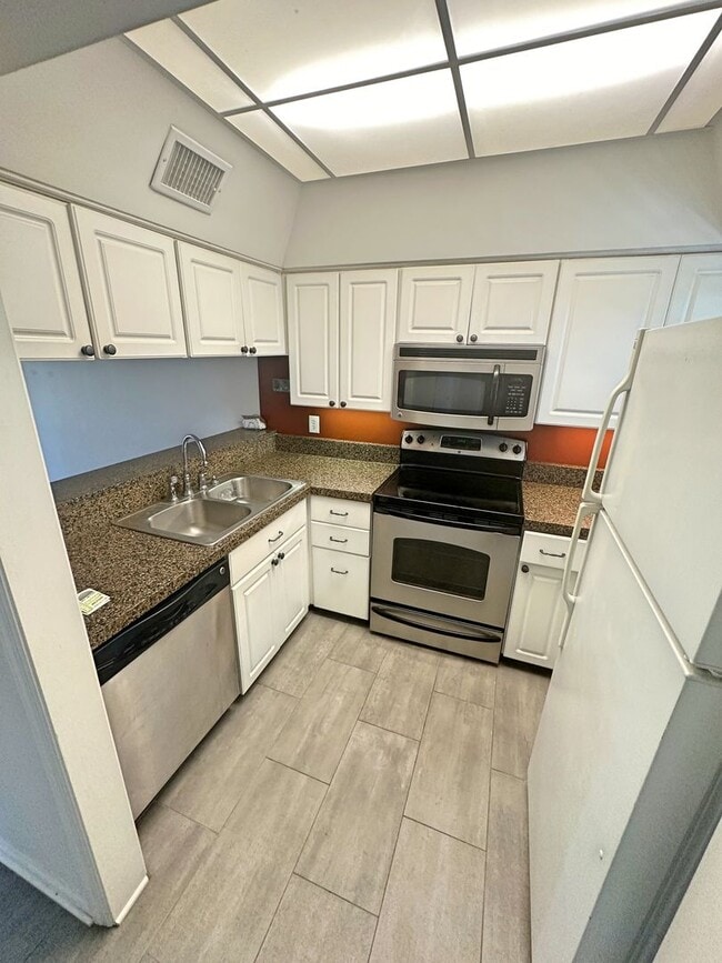 Photo - 123 W End Pl