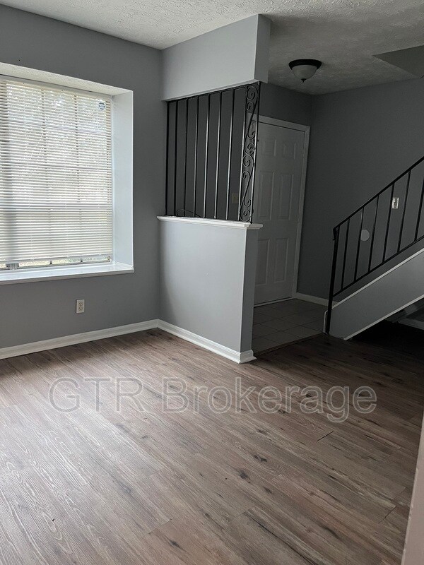 Photo - 2584 Stratford Ln