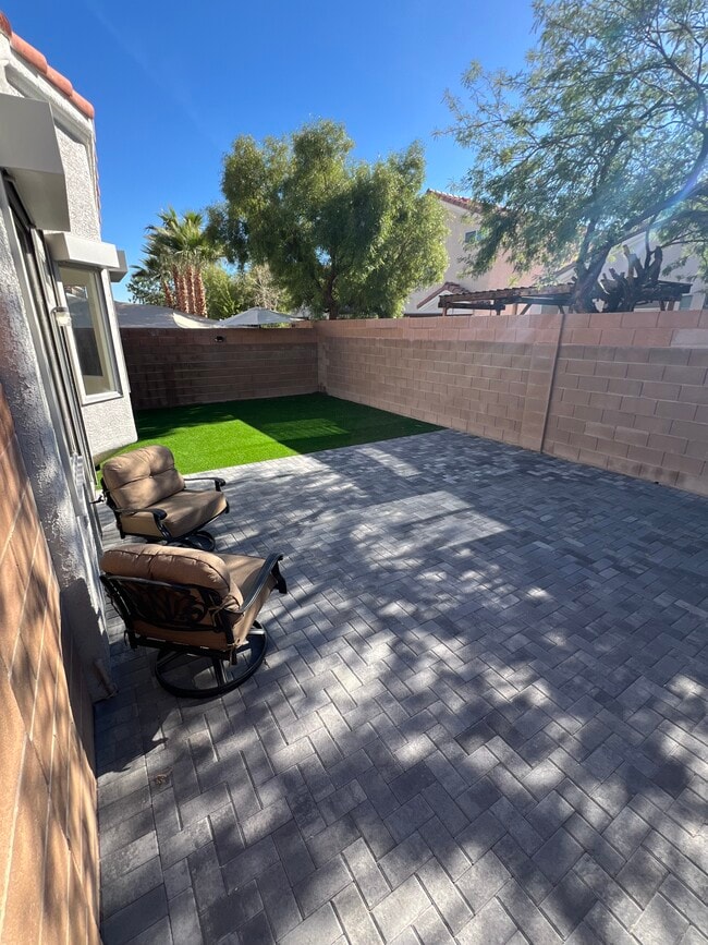 Building Photo - 2493 W Richmar Ave