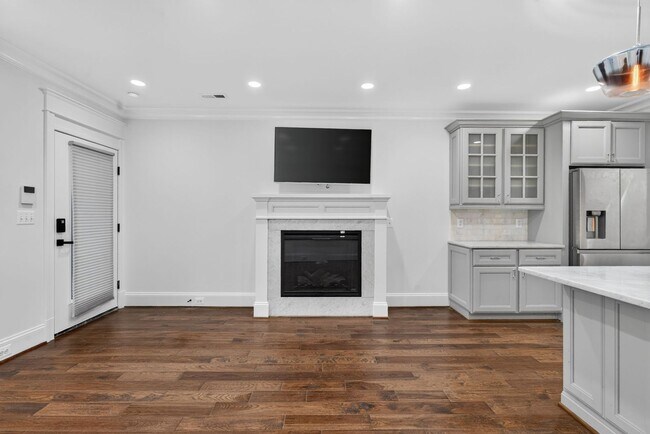 Photo - Bright Adams Morgan Condo with Den, Two Full Baths & In-Unit Laundry Unit 1