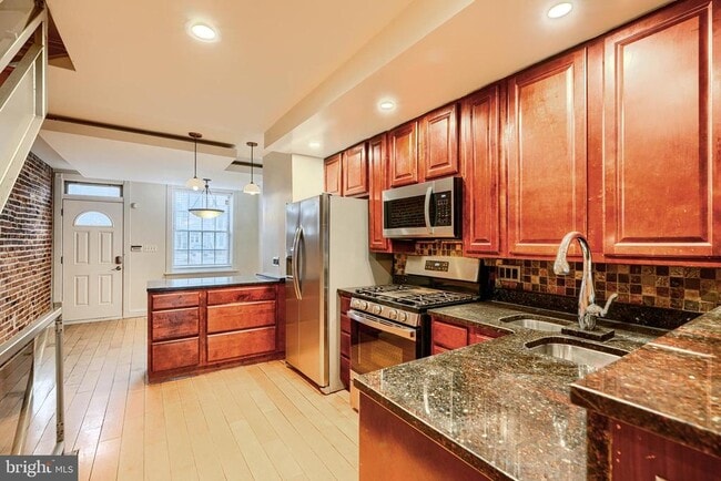 Photo - 1413 Anchor St