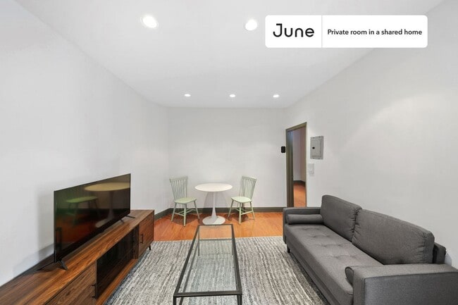 Room in Shared 2 bed/1 bath home in East Harlem