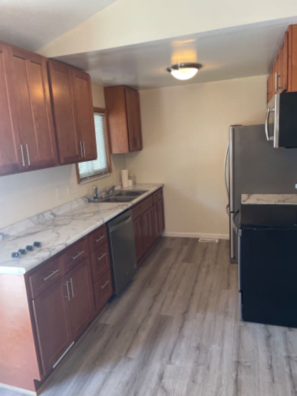 Photo - 17124 Cambridge Blvd