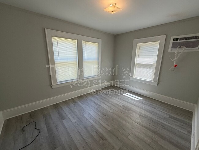 Photo - 821 Marigold St